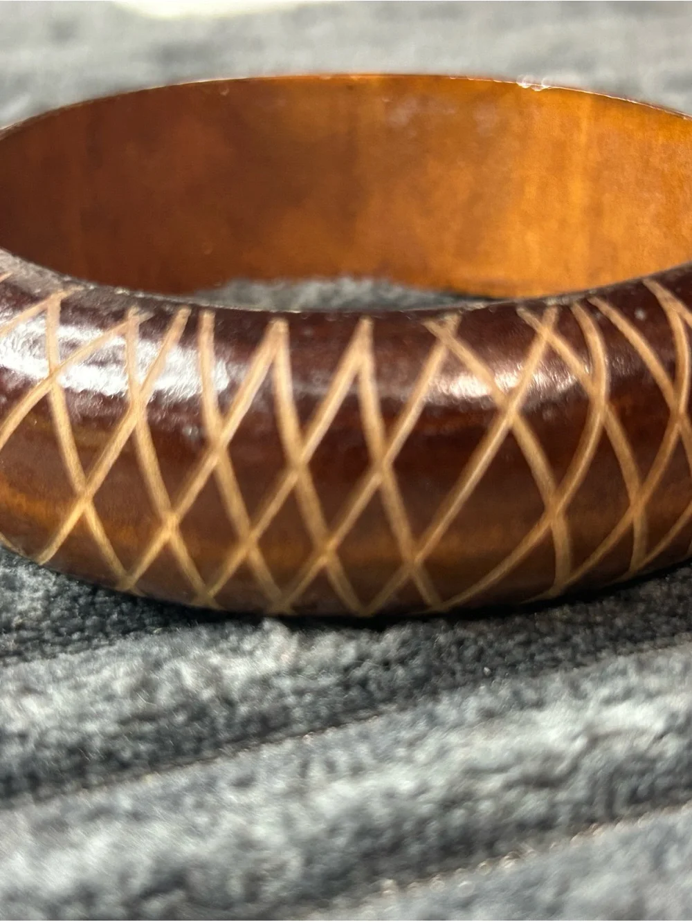 Vintage Carved Wood Bangle Bracelet - Dark Brown Glossy Lattice Criss-Cross